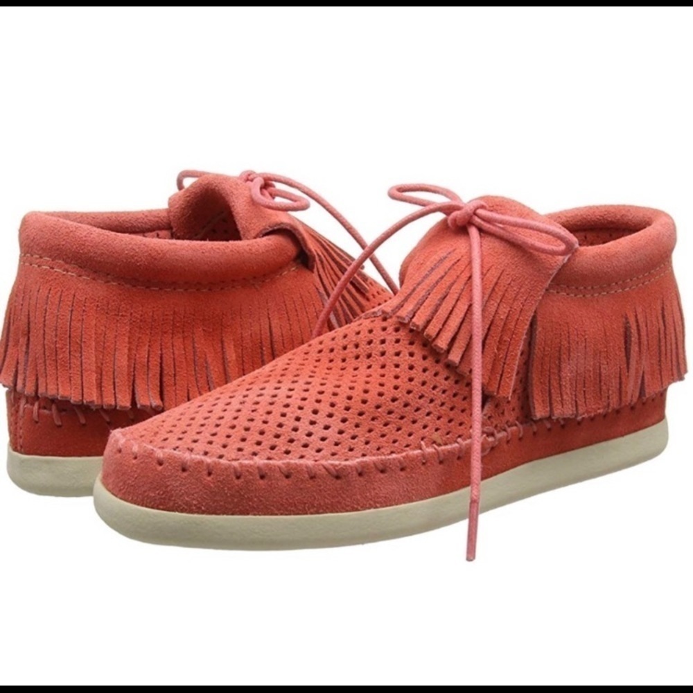 Minnetonka perforated leather fringe booties sizeโ 6.5